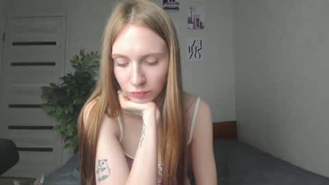 kelly_gerzikaaa online show from May 8, 3:17 pm