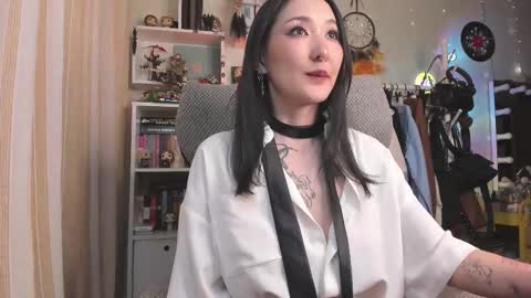 Snapshot of kellyasian chatting on March 25, 7:03 am Leia online show from March 25, 7:03 am
