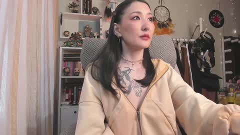 Snapshot of kellyasian chatting on April 5, 7:05 am Leia online show from April 5, 7:05 am