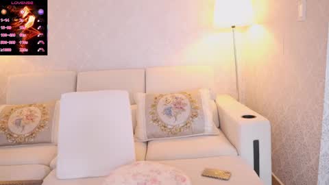vanessa online show from May 9, 12:10 pm