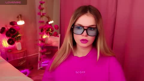 Snapshot of kellyhayden chatting on November 30, 6:23 pm Kelly online show from November 30, 6:23 pm