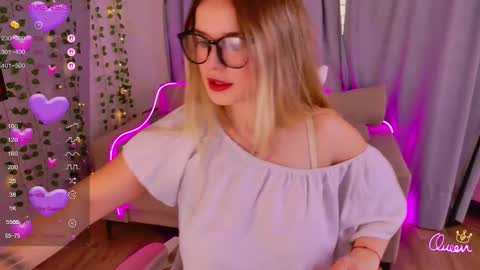 Snapshot of kellyhayden chatting on January 10, 12:29 pm Kelly online show from January 10, 12:29 pm