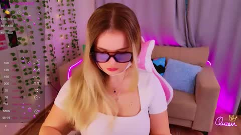 Snapshot of kellyhayden chatting on January 11, 1:49 pm Kelly online show from January 11, 1:49 pm