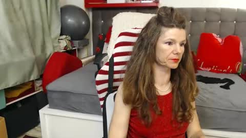 kelly online show from May 8, 9:42 pm