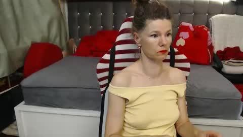 kelly online show from May 10, 9:09 pm