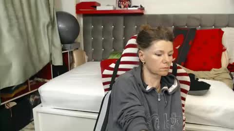 kelly online show from May 15, 11:01 pm
