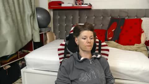 kelly online show from May 15, 11:45 pm