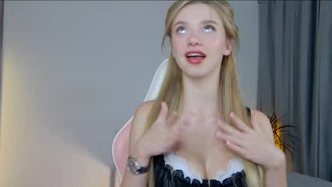 Kelsi online show from September 15, 1:55 pm