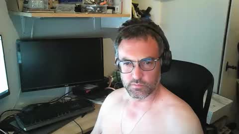 kelvin06133 online show from May 1, 10:25 pm