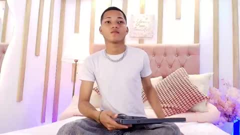 Snapshot of kelvin_josue chatting on March 21, 12:43 pm Kelvin online show from March 21, 12:43 pm