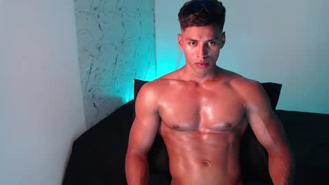 ken__owensx online show from May 18, 10:37 pm