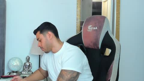 ken_mailik online show from April 2, 12:41 am