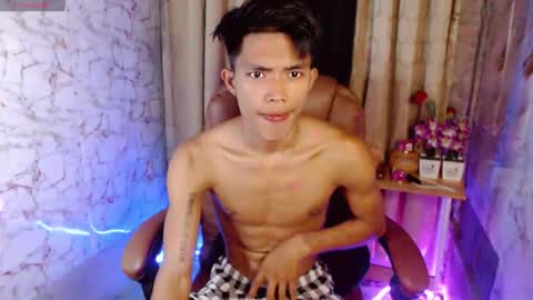 Snapshot of ken_minjun chatting on April 9, 10:31 am ken_minjun online show from April 9, 10:31 am