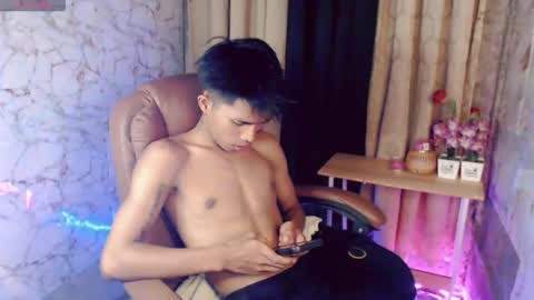 Snapshot of ken_minjun chatting on April 12, 11:04 am ken_minjun online show from April 12, 11:04 am