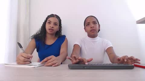 Snapshot of kendaall_sweet chatting on December 2, 12:51 pm Kendall online show from December 2, 12:51 pm