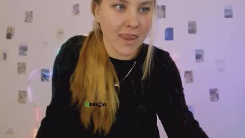 Snapshot of kendal_blow chatting on February 9, 8:46 pm Sweet Kendal online show from February 9, 8:46 pm