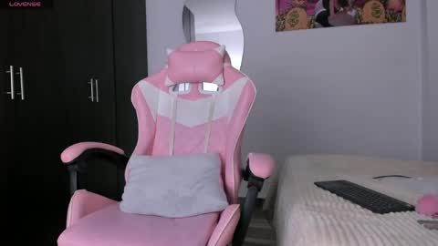 Snapshot of kendal_hot1 chatting on April 18, 7:58 pm Aleja3 online show from April 18, 7:58 pm