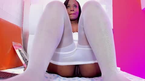 kendal_hot69_ online show from April 29, 5:30 pm