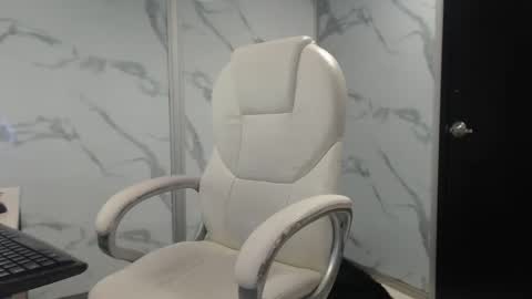 Snapshot of kendall69__ chatting on December 8, 7:22 pm kendall69__ online show from December 8, 7:22 pm