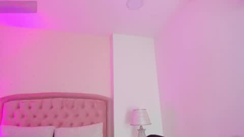 Kendall online show from December 19, 7:59 am