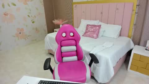 Kendall no Jenner  online show from December 3, 11:30 am