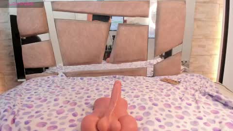 Snapshot of kendall_gracee chatting on April 23, 12:29 pm kendall online show from April 23, 12:29 pm
