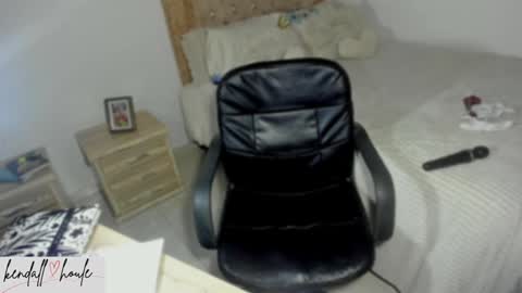 Snapshot of kendall_houle_ chatting on February 8, 12:50 pm KendallHoule online show from February 8, 12:50 pm