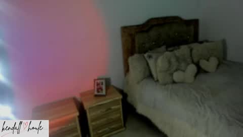 Snapshot of kendall_houle_ chatting on February 10, 12:08 am KendallHoule online show from February 10, 12:08 am