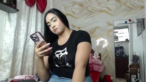 Snapshot of kendall_morry chatting on April 19, 1:49 am kendall online show from April 19, 1:49 am