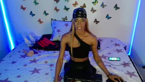 kendallgil online show from January 10, 4:22 am