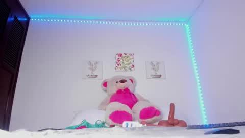 Snapshot of kendalljoy chatting on December 10, 4:34 am Kendall joy online show from December 10, 4:34 am