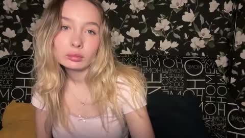 Snapshot of kendallperkins chatting on November 23, 9:25 pm Kendall online show from November 23, 9:25 pm