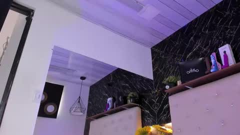 Kendall online show from January 17, 2:22 pm