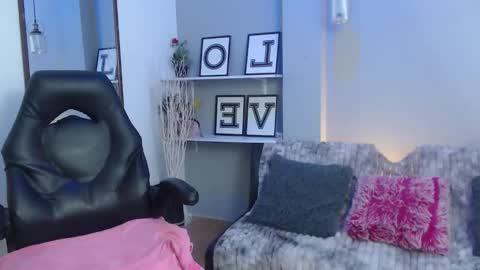 Snapshot of kendallwood_ chatting on March 9, 8:35 pm Kendall online show from March 9, 8:35 pm