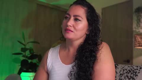 Snapshot of kendally_ chatting on November 13, 2:27 pm kendally_ online show from November 13, 2:27 pm