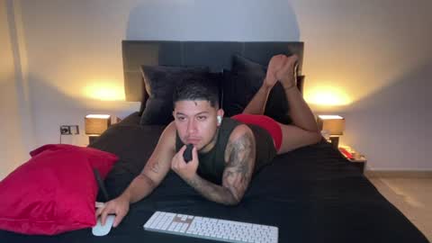 Snapshot of kende_tatt chatting on July 30, 6:51 pm kende_tatt online show from July 30, 6:51 pm