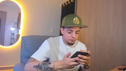 kendel_dimitri online show from January 20, 5:15 am