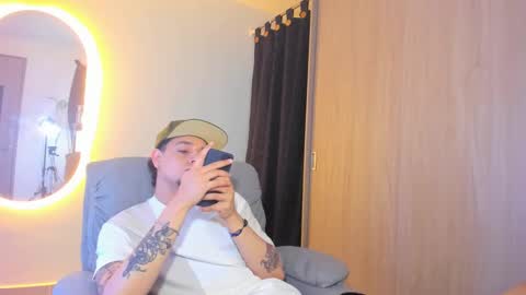 kendel_dimitri online show from January 20, 8:19 am