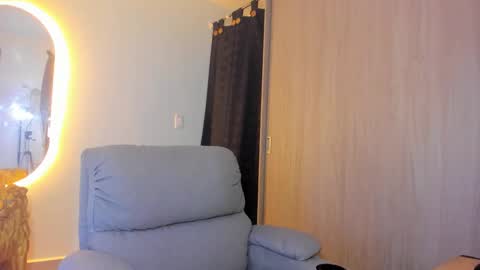 kendel_dimitri online show from February 17, 5:04 am