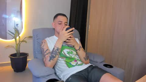 kendel_dimitri online show from February 18, 5:53 am