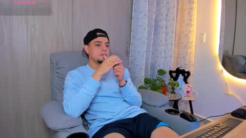 Snapshot of kendel_dimitri chatting on October 15, 5:18 am kendel_dimitri online show from October 15, 5:18 am