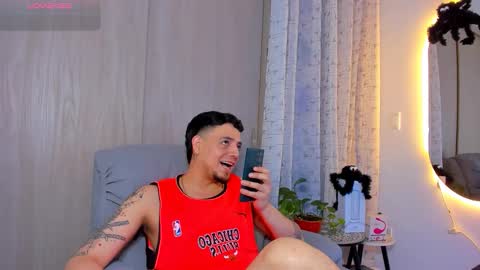 Snapshot of kendel_dimitri chatting on October 30, 2:35 am kendel_dimitri online show from October 30, 2:35 am