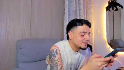 Snapshot of kendel_dimitri chatting on October 31, 3:40 am kendel_dimitri online show from October 31, 3:40 am