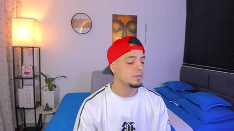 kendel_dimitri online show from May 17, 1:03 am