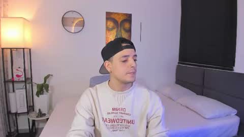 kendel_dimitri online show from June 30, 5:41 am