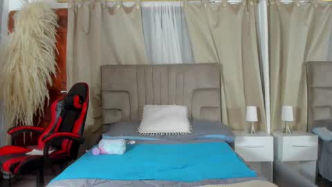 Snapshot of kendra_and_liam chatting on October 8, 11:30 am kendra and liam online show from October 8, 11:30 am