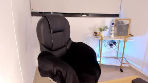 kendra  Benz online show from November 26, 11:06 pm