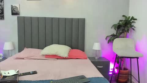 Kendra London online show from February 6, 11:24 am