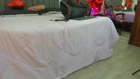 Snapshot of kendra_london chatting on February 19, 11:17 am Kendra London online show from February 19, 11:17 am