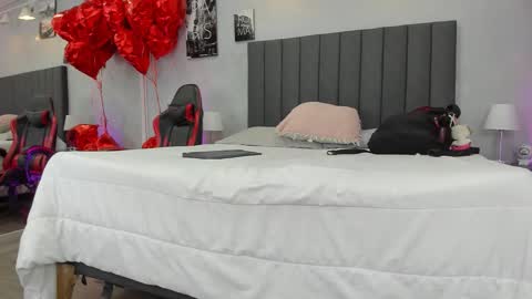 Snapshot of kendra_london chatting on February 26, 11:20 am Kendra London online show from February 26, 11:20 am